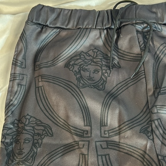 Jogger Plus Size Pants with Cuff. Medusa Design.  Dark Gray/Black.  4XL. NWT